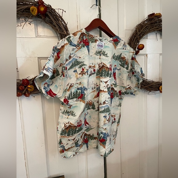 SCRUBS Top Size L Vintage Ski Theme - Picture 2 of 6